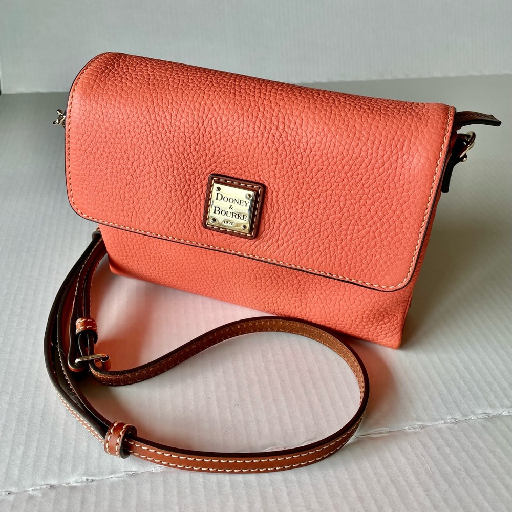 DOONEY & BOURKE Pebble grain leather Crossbody purse, signature red lining.